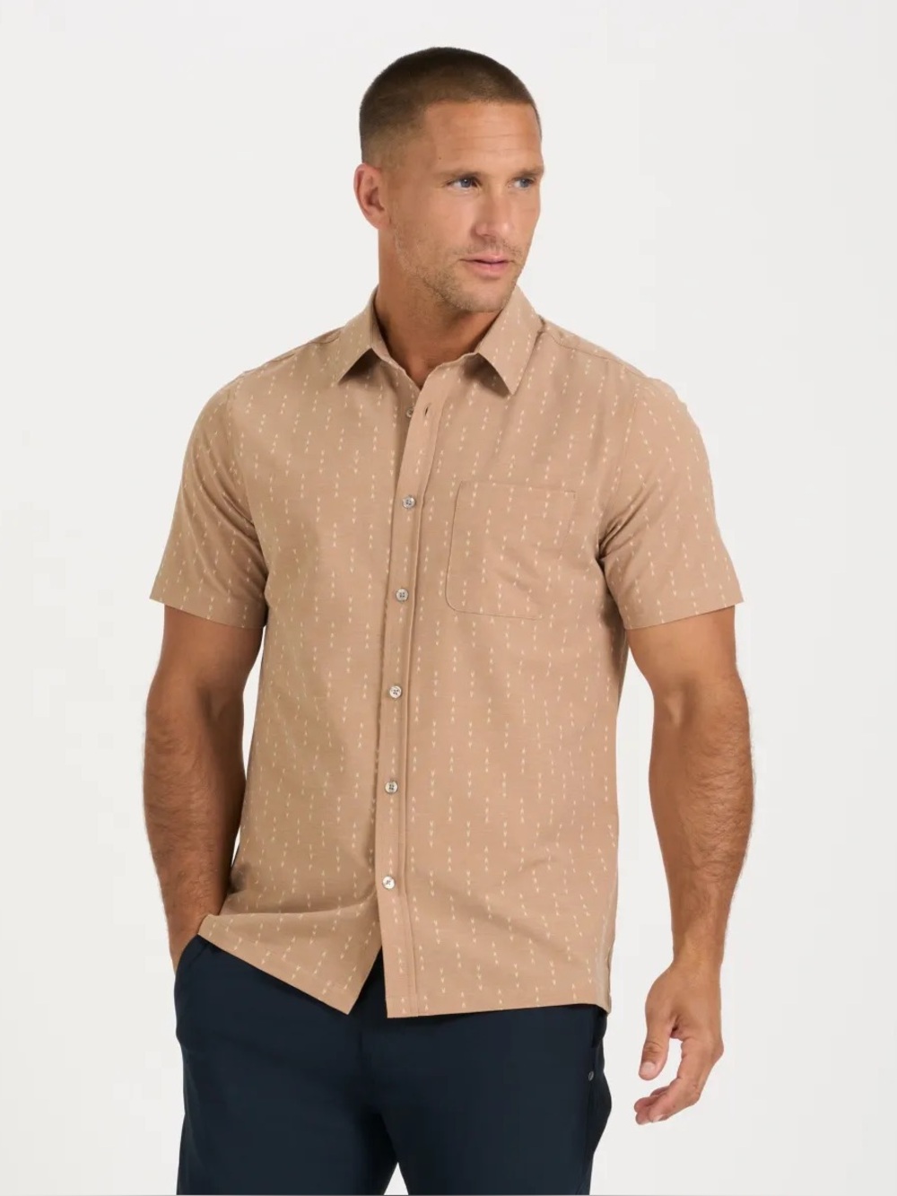 VUORI Short-Sleeve Bridge Button Down | Wheat Arrows size Large